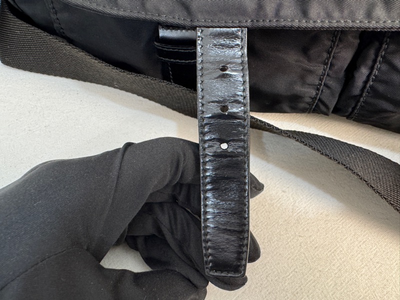 【赫蒂國際精品】 PRADA 經典三角LOGO尼龍翻蓋雙扣中性斜背包/郵差包 中古款vintage-30