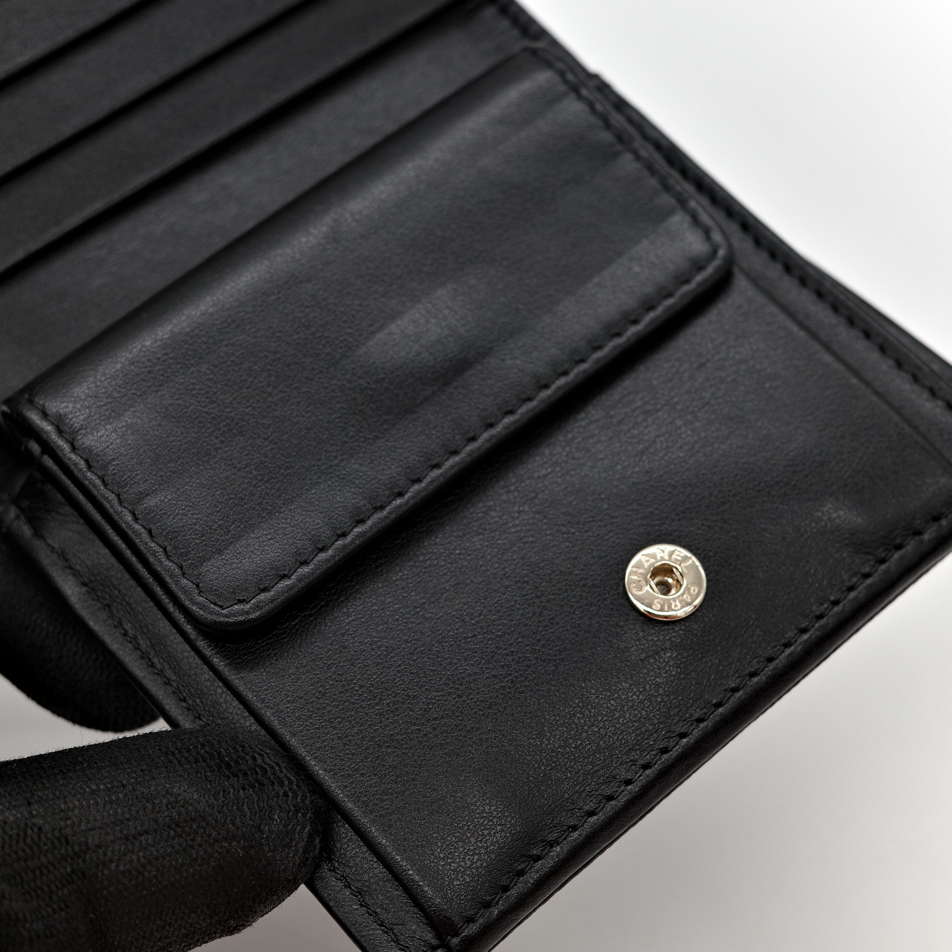 Chanel caviar leather wallet-8