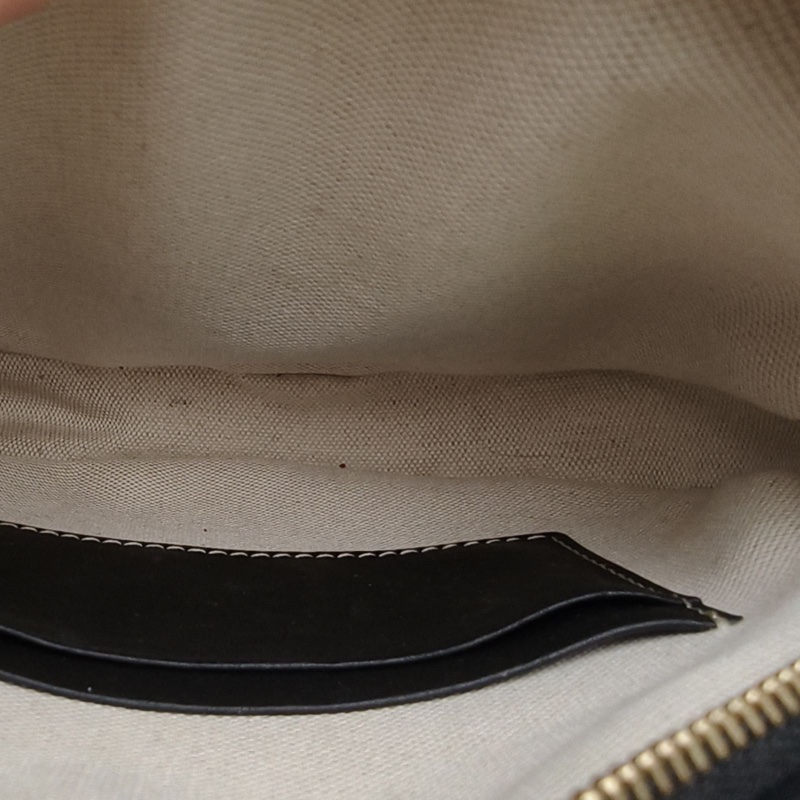 Burberry 黑色牛皮全皮徽標圓餅包肩背包-4