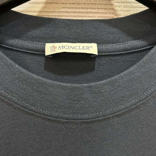 💎Han's house精品服飾💎moncler 立體刺繡 LOGO 短 T 現貨S 原價11700-1