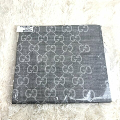Gucci logo 灰白雙色圍巾