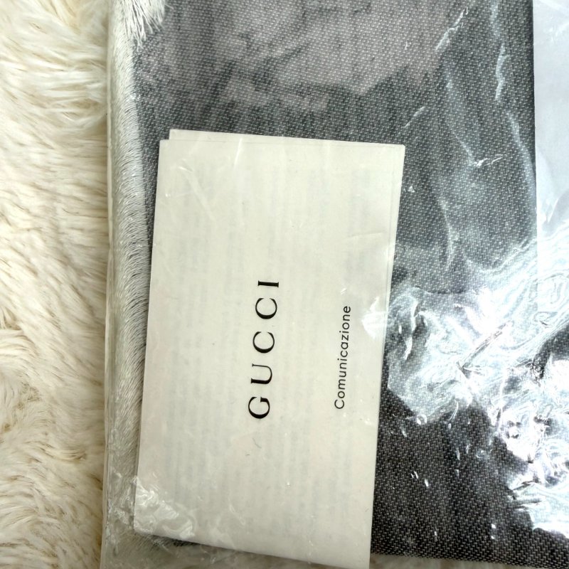 Gucci logo 灰白雙色圍巾-2