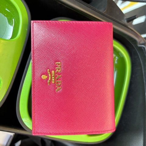 PRADA SAFFIANO短夾