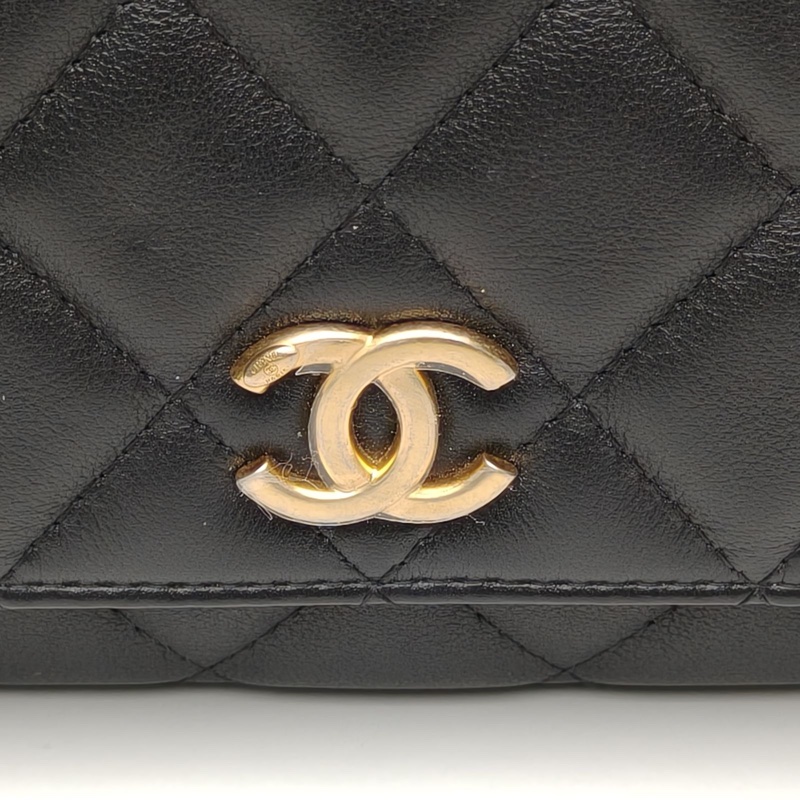CHANEL 黑色牛皮31開金扣HOBO珍珠鏈條WOC肩背包-5