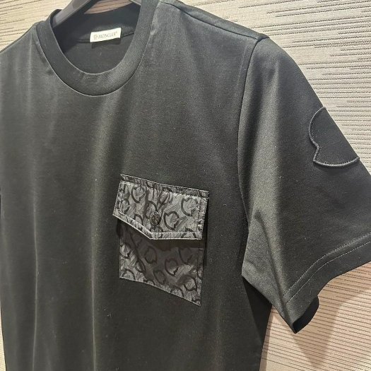 💎Han's house精品服飾💎moncler 口袋 尼龍 滿版 拼接 短 T 黑 現貨 XS原價13800-1