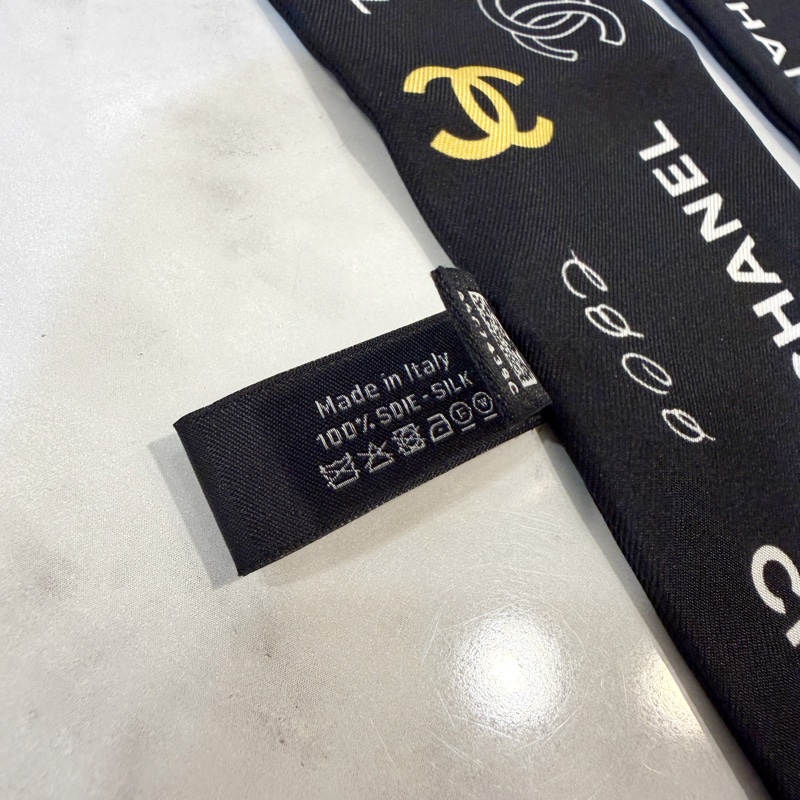 Chanel 黑底各類元素圖案細版圍巾-9