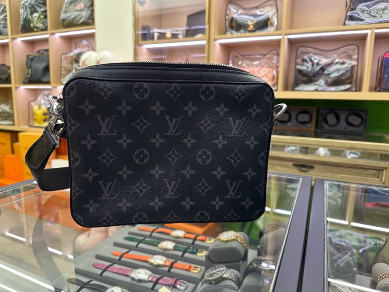 Louis Vuitton 路易威登 Trio黑武士三合一郵差包 少鑰匙小卡包-1