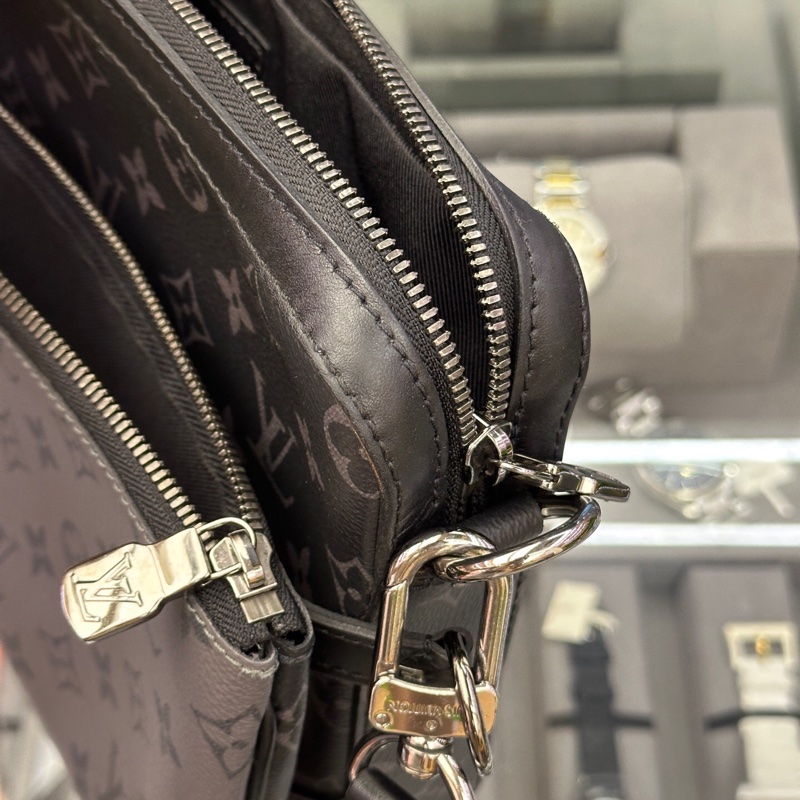 Louis Vuitton 路易威登 Trio黑武士三合一郵差包 少鑰匙小卡包-2