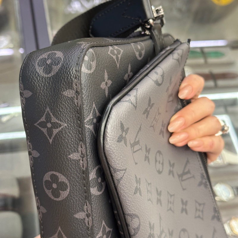 Louis Vuitton 路易威登 Trio黑武士三合一郵差包 少鑰匙小卡包-4