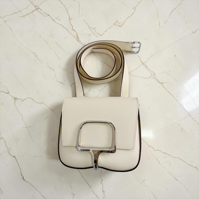 莉亞精品♡ Hermes Della 屁股包 奶油白 二手美包-0