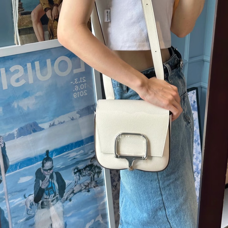 莉亞精品♡ Hermes Della 屁股包 奶油白 二手美包-1