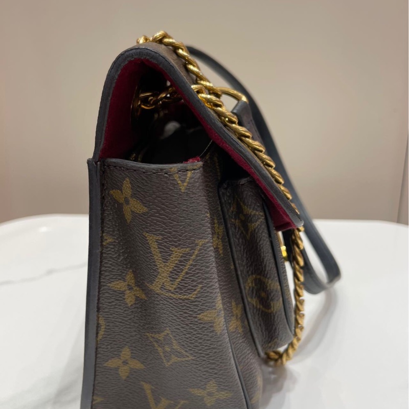 LV路易威登 Passy 老花郵差包 芯片款 經典Monogram配色 金色鏈條+琺瑯logo-10