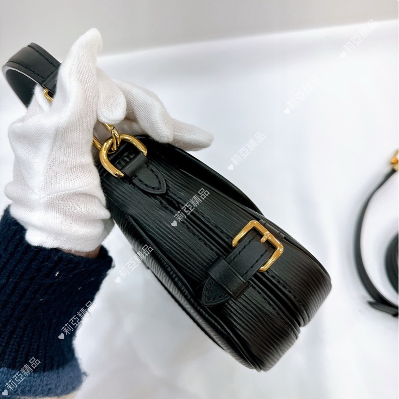莉亞精品♡ LV 黑水波紋雙子星 M23469 二手美包-8