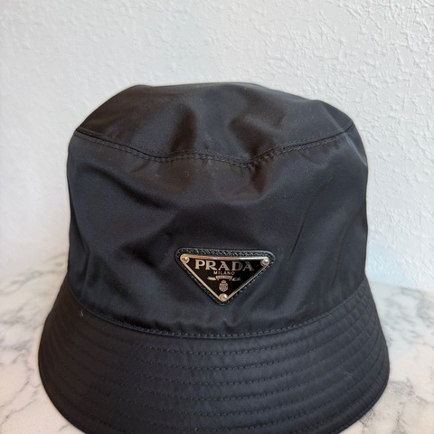 Prada 黑色漁夫帽🤍