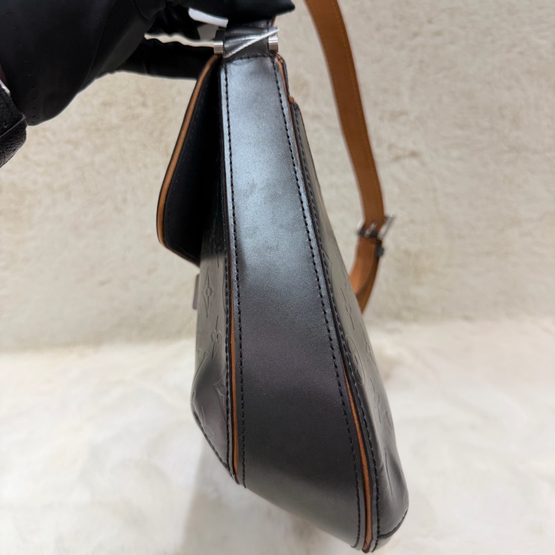 LV Webster Street 灰黑色單肩包 XC454-11
