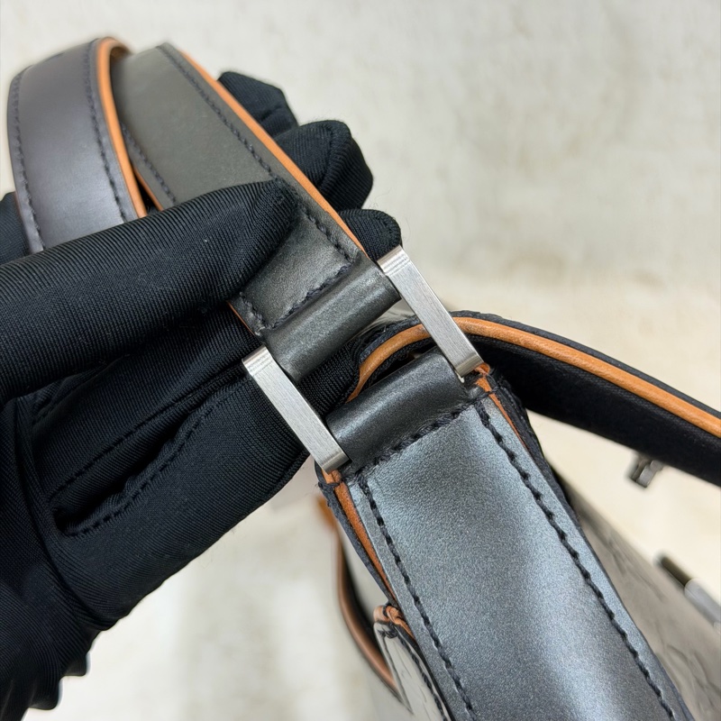 LV Webster Street 灰黑色單肩包 XC454-21