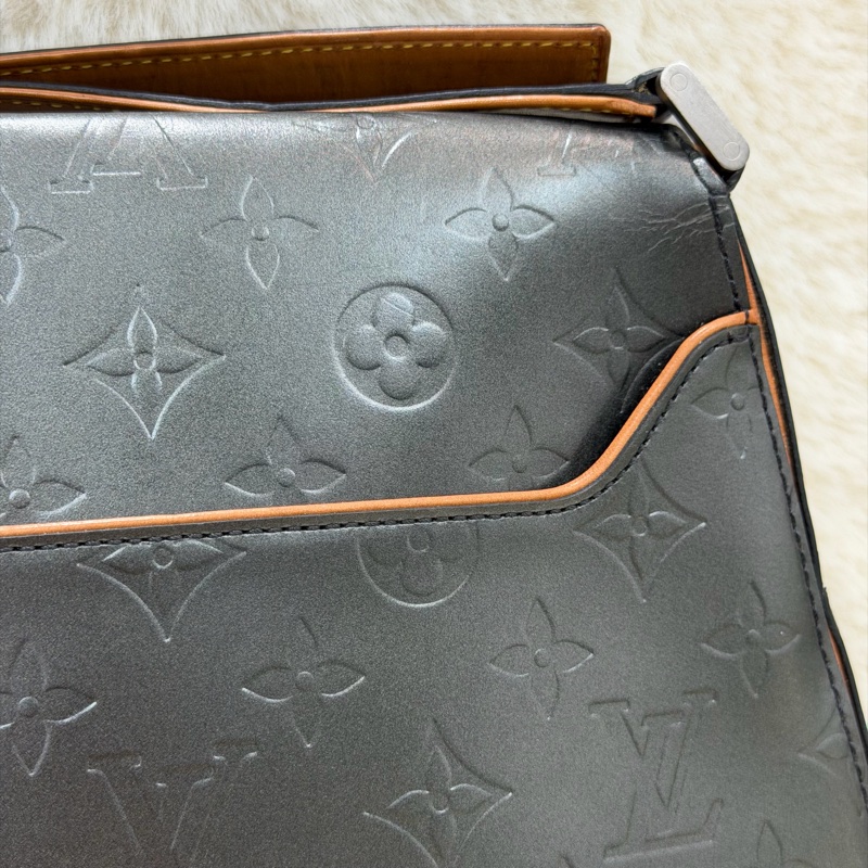 LV Webster Street 灰黑色單肩包 XC454-32