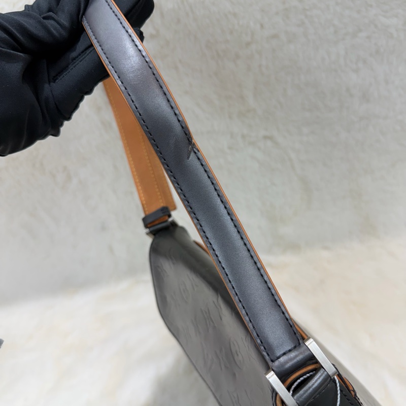 LV Webster Street 灰黑色單肩包 XC454-42