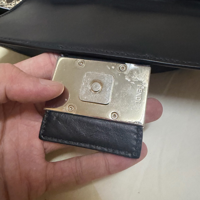 Fendi帆布拼牛皮男生斜背包-19