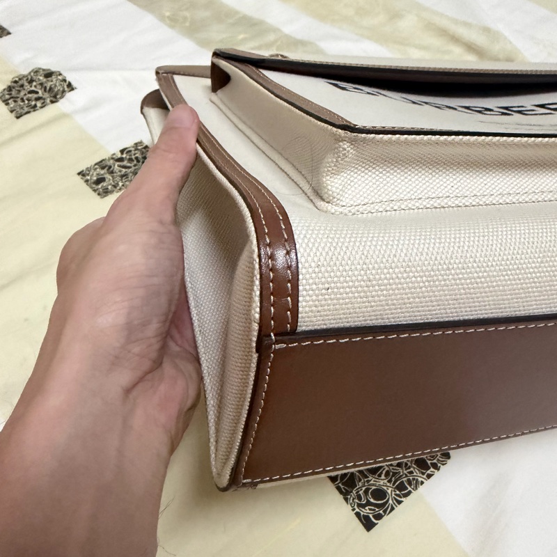 Burberry大號焦糖色Pocket手提肩背包-4