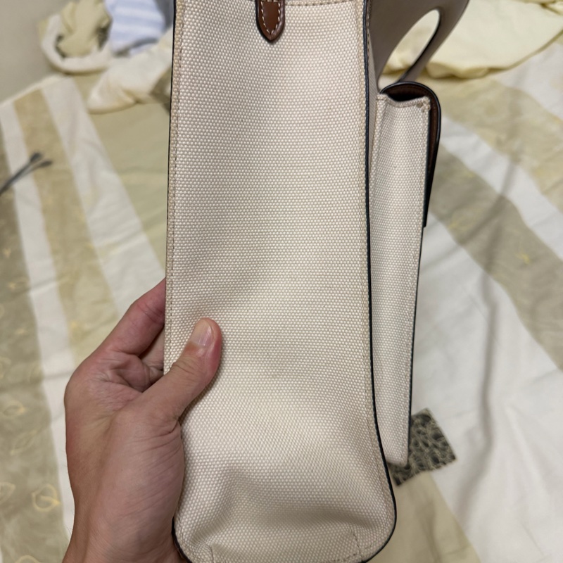 Burberry大號焦糖色Pocket手提肩背包-21