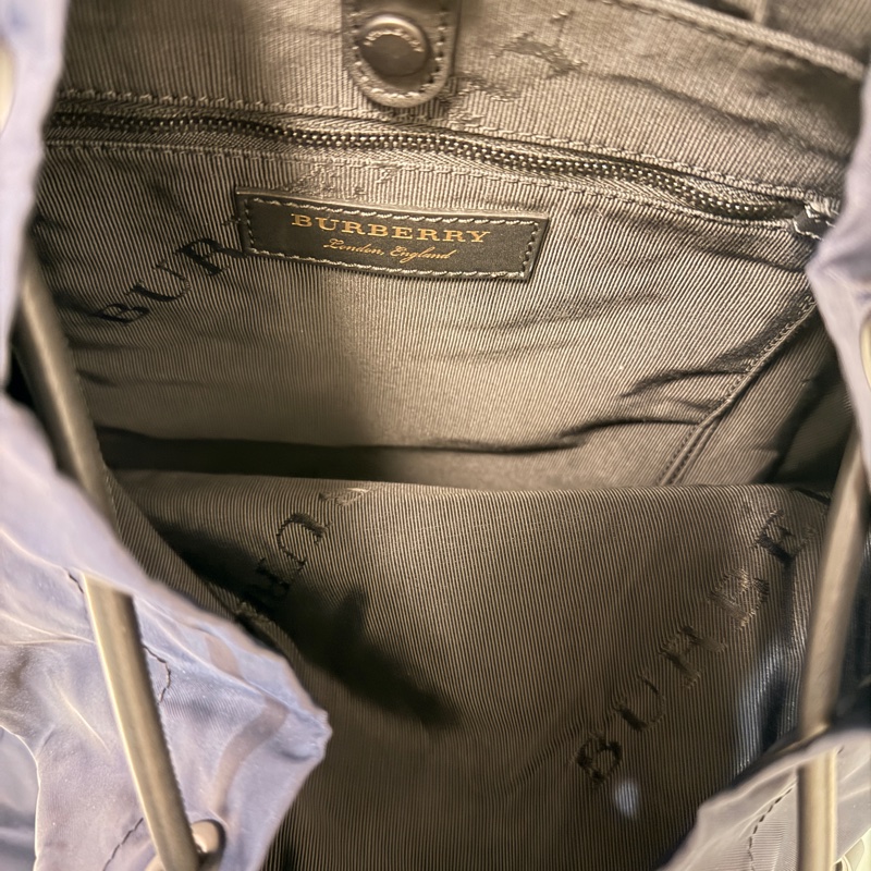 BURBERRY 專櫃正品 4020937 深藍色 後背包 雙肩包-16