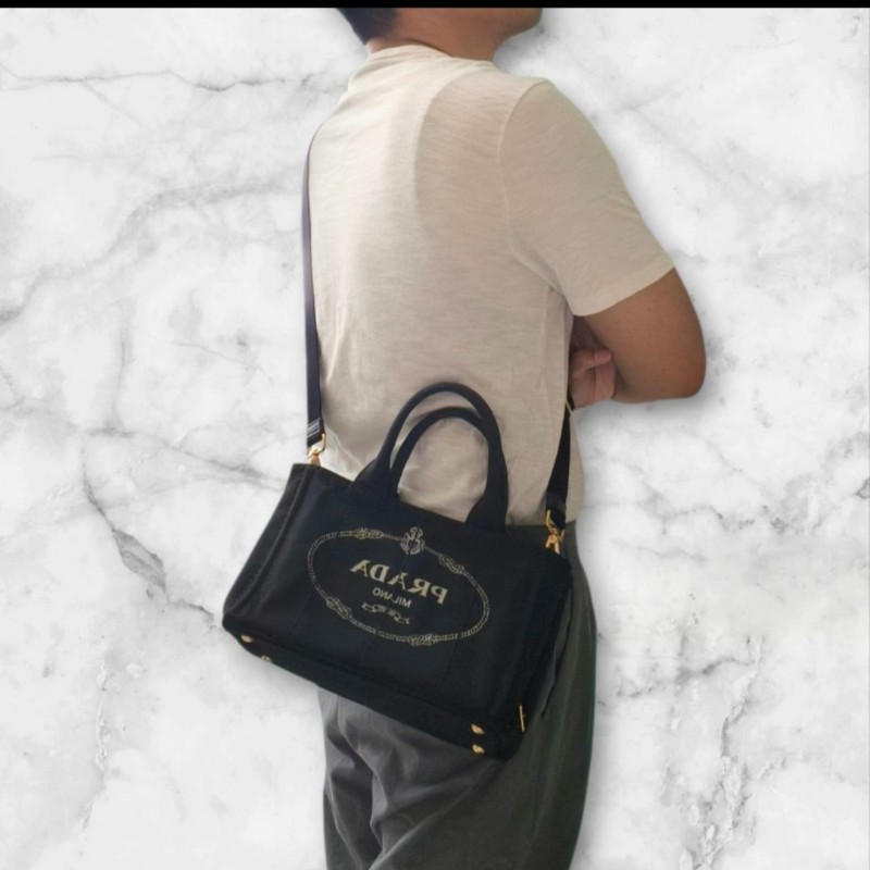 ❤️感恩月❤️折扣最後倒數至5/31‼️【8成新】㊣✨PRADA✨普拉達 黑灰色 牛仔布 兩用 手提包 肩背包 斜背包 /二手包/二手精品-49