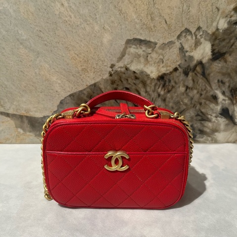 Chanel 紅荔枝牛金釦Affinity相機包