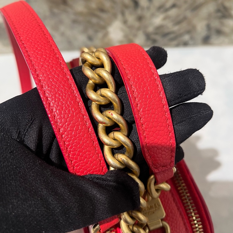 Chanel 紅荔枝牛金釦Affinity相機包-8