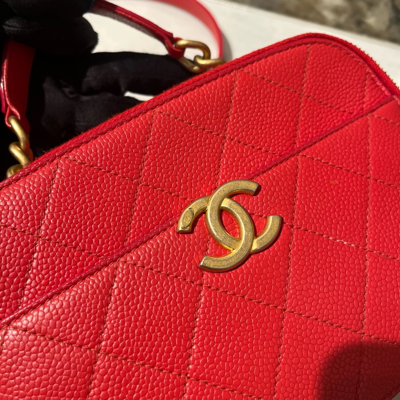 Chanel 紅荔枝牛金釦Affinity相機包-9
