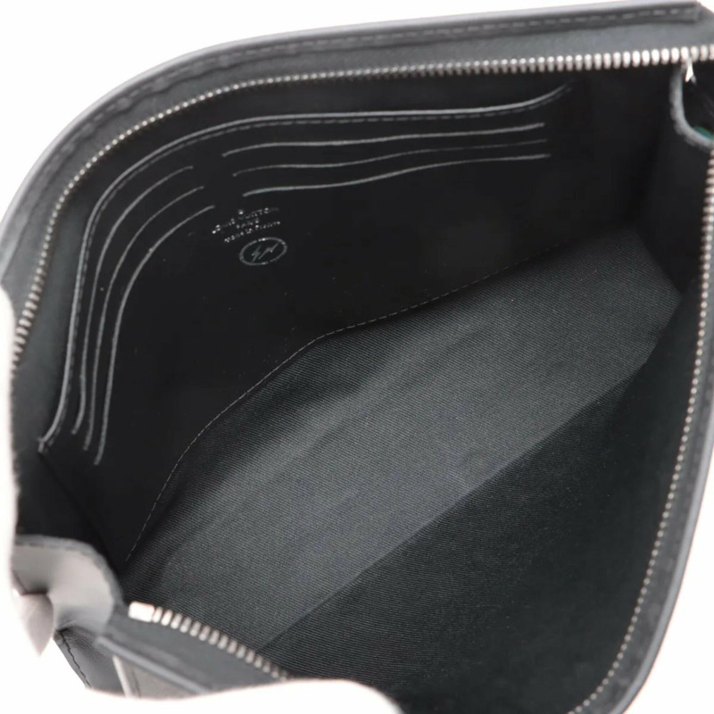 路易威登 Monogram Eclipse Pochette Voyage M64440 第二包皮革男士-4