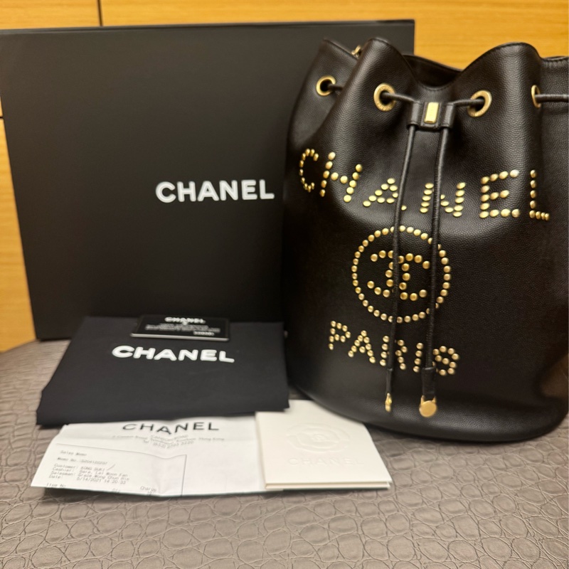 Chanel 荔枝牛皮 鉚釘斜挎肩背包-0