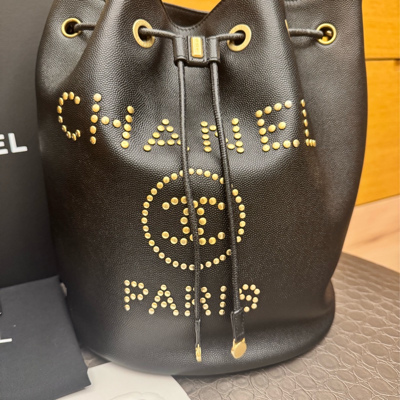 Chanel 荔枝牛皮 鉚釘斜挎肩背包-1