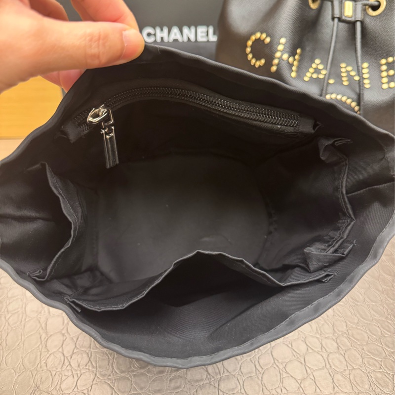 Chanel 荔枝牛皮 鉚釘斜挎肩背包-12