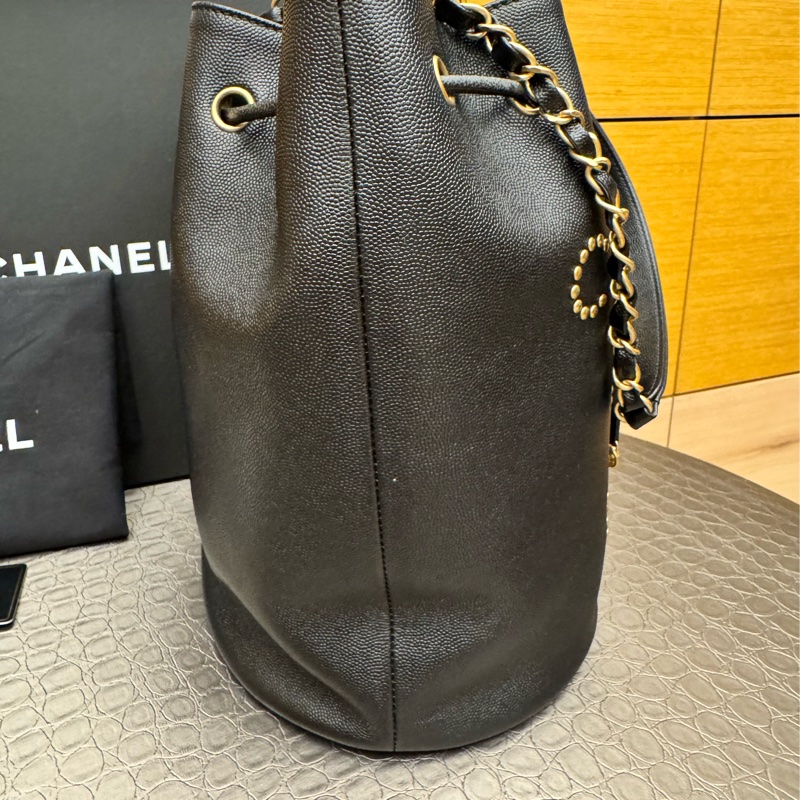 Chanel 荔枝牛皮 鉚釘斜挎肩背包-15