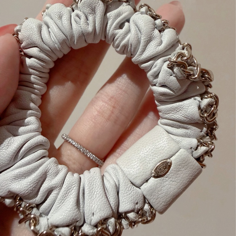 香奈兒 Chanel 白色小羊皮/皮革金屬重工金邊髮圈/髮飾/手環-2
