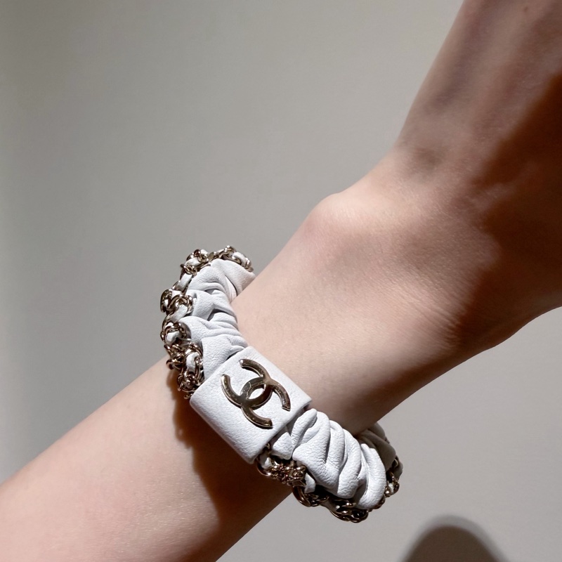 香奈兒 Chanel 白色小羊皮/皮革金屬重工金邊髮圈/髮飾/手環-3