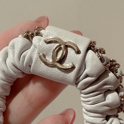 香奈兒 Chanel 白色小羊皮/皮革金屬重工金邊髮圈/髮飾/手環-10