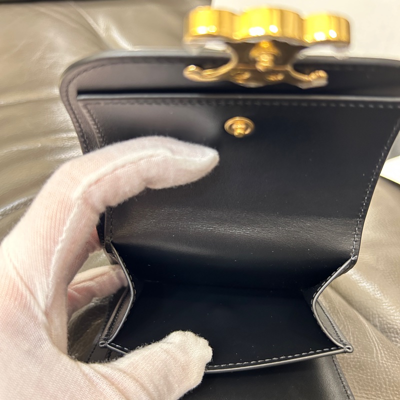 Celine 全新黑色TRIOMPHE小號翻蓋錢包-1