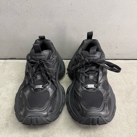Balenciaga 上海限定黑色10XL 運動鞋