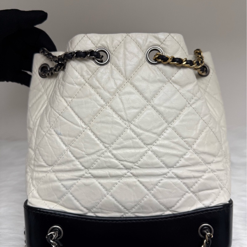 香奈兒/Chanel 黑白拼色流浪雙肩包  25開 牛皮 尺寸：22.5×10.5×23-3