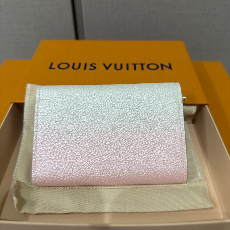 LV Capucines Compact 三折短夾|2024粉色漸層限定款-1