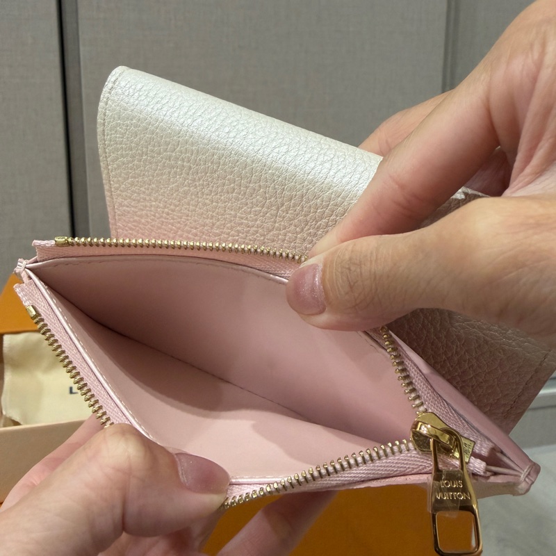 LV Capucines Compact 三折短夾|2024粉色漸層限定款-4