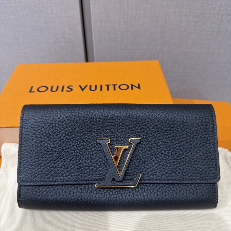 LV Capucines Wallet M61248 長夾 | 黑色 Taurillon 小牛皮 + 金色大 LV Logo + 桃紅內裡-0