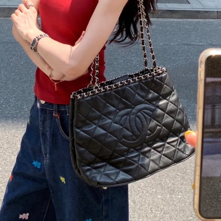最美通勤包🤩99新🆕Chanel香奈兒黑金滾邊皮穿鏈條菱格紋單肩手提托特包-4