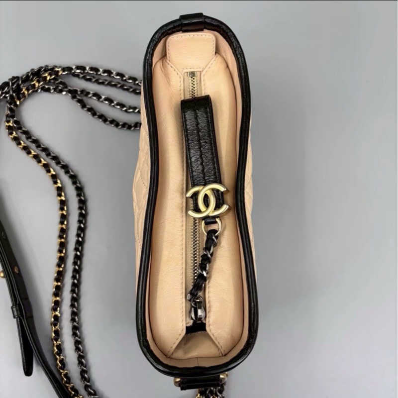 精緻百搭✨🈶購證🈶保卡🤩Chanel香奈兒米色拼黑金扣小號流浪包單肩斜挎包-13