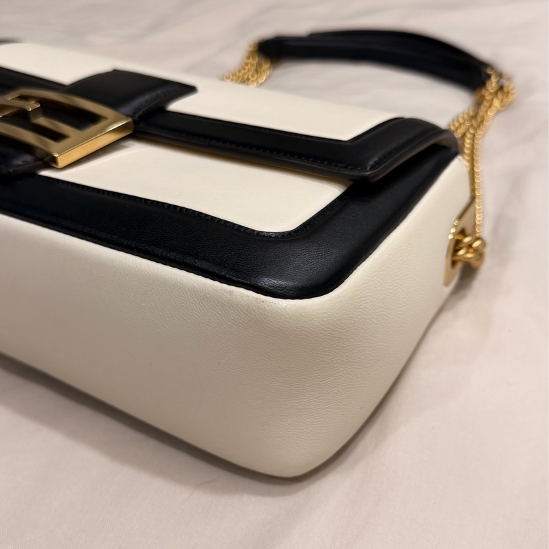 9.99 成新 Fendi baguette-2