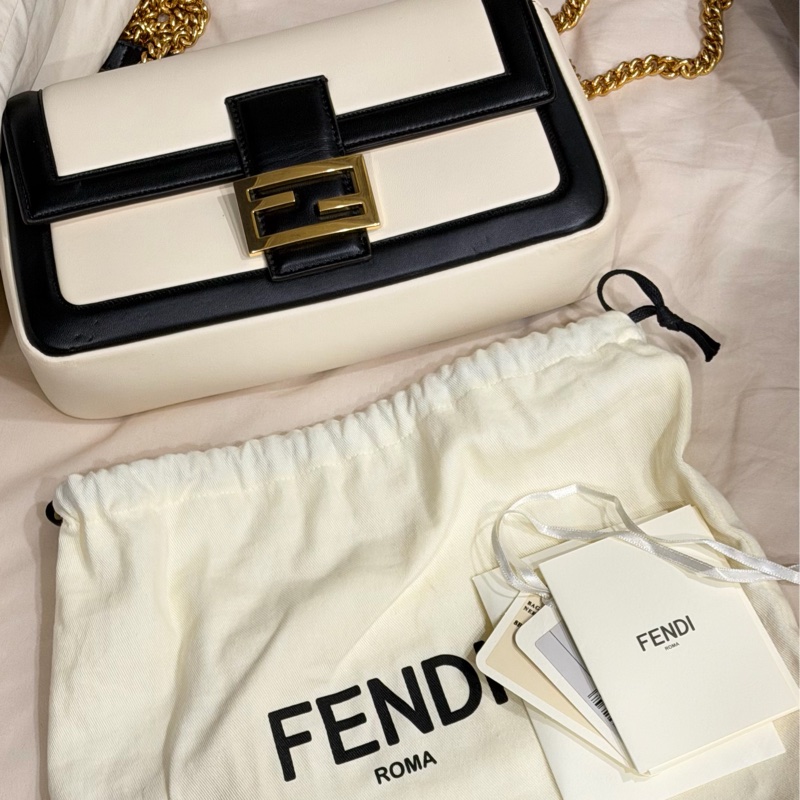 9.99 成新 Fendi baguette-5