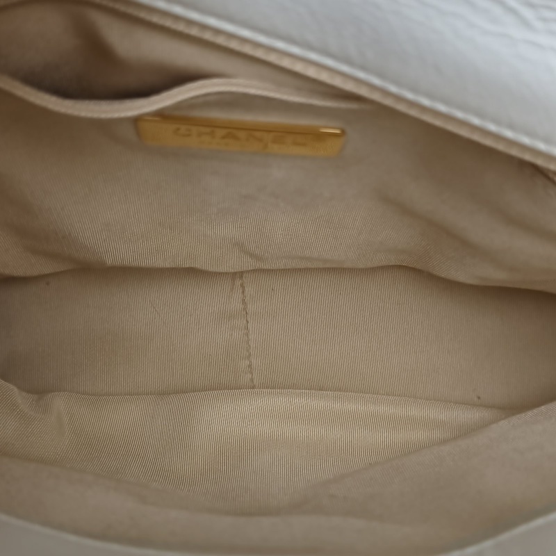 CHANEL 19BAG口蓋包中號30白色牛皮30開金銀扣肩背包-5