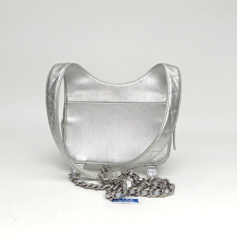 CHANEL 銀色羊皮晶片開銀扣24C太空銀雙肩包-2
